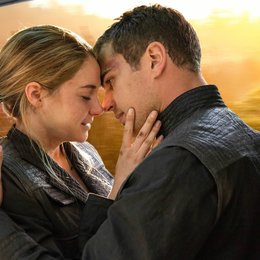Die Bestimmung - Divergent / Shailene Woodley / Theo James Poster