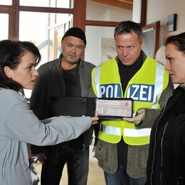 starkes Team: Tödliches Schweigen, Ein (ZDF) / Maja Maranow / Florian Martens / Melika Foroutan Poster