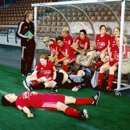 FC Venus - Fußball ist Frauensache / Taneli Makela Poster