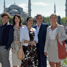 Kreuzfahrt ins Glück: Hochzeitsreise in die Türkei (ZDF / ORF) / Timur Isik / Nursel Köse / Florian Fitz / Jessica Boehrs / Claudia Mehnert Poster