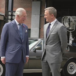 Keine Zeit zu Sterben / Hoher Besuch am Set von »Bond 25« in den Pinewood Studios nahe London: Prinz Charles schaute bei 007 Daniel Craig nach dem Rechten Poster