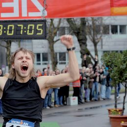 Lauf um dein Leben - Vom Junkie zum Ironman / Lauf um dein Leben! / Ironman / Max Riemelt Poster