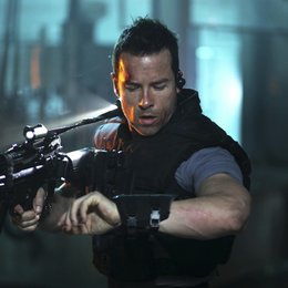 Lockout / Guy Pearce Poster