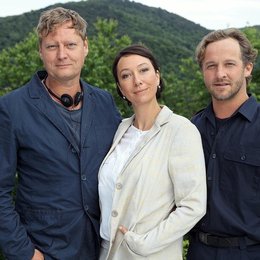 Mörderisches Tal - Pregau / Nils Willbrandt, Ursula Strauss und Maximilian Brückner am Set von "Pregau" / Pregau - Kein Weg zurück Poster