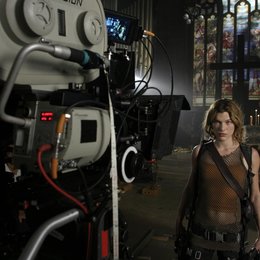 Resident Evil: Apocalypse / Milla Jovovich / Set Poster