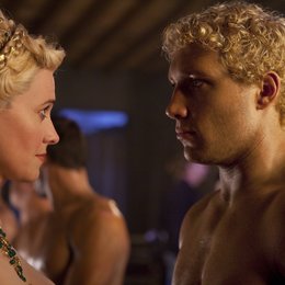 Spartacus: Blood and Sand (1. Staffel, 13 Folgen) / Jai Courtney / Lucy Lawless Poster