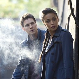 Tomorrow People, The / Robbie Amell / Meta Golding Poster