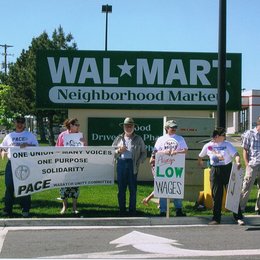 Wal Mart - Der hohe Preis der Niedrigpreise Poster