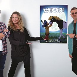 Yakari - Der Kinofilm / Mit drei prominenten Synchronstimmen erobert das Animations-Abenteuer »Yakari« die Kinoleinwand: Patrick Bach, Diana Amft und Hans Sigl im Synchronstudio Poster