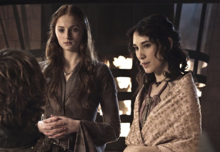 Sibel Kekilli und Sophie Turner im Internationalen Serien-Hit "Game of Thrones" 2. Staffel © HBO/Warner