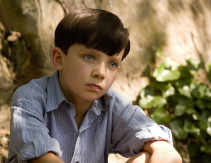 Im Alter von 10 Jahren sieht man Asa Butterfield in "Der Junge mit den gestreiften Pyjama" (2006) © Disney