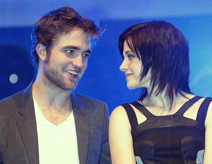 Robert Pattinson Will Kristen Stewart Heiraten Kino De