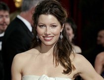 Jessica Biel entspannt sich mit Gedichten