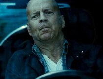 "Stirb Langsam 5"-Ausschnitt mit Bruce Willis auf Verfolgungsjagd