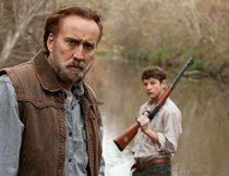 Nic Cage mit Vollbart als texanischer Holzfäller