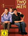 Two and a Half Men: Mein cooler Onkel Charlie - Die komplette erste Staffel (4 DVDs) Poster