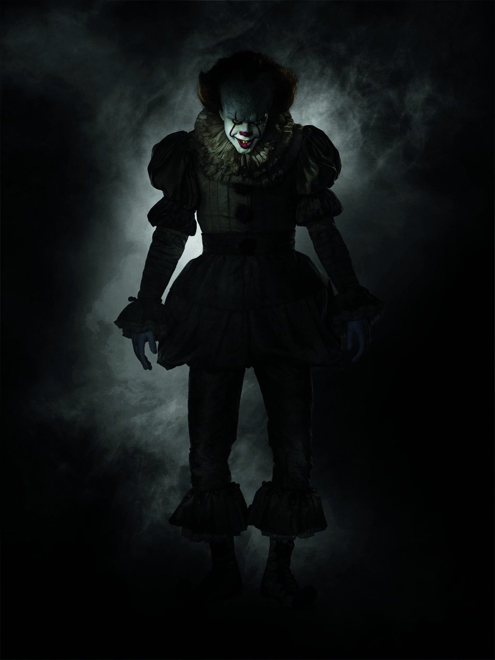 Neustes Bild zum "Es"Remake enthüllt Clown Pennywise in voller Pracht!