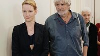 Toni Erdmann im Stream, auf DVD & Blu-ray - Das perfekte Geschenk für exzentrische Papis und karrieregestresste Töchter