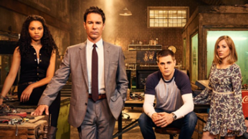 Travelers: Serie im Stream sehen, Trailer & Infos - kommt eine Staffel 2?