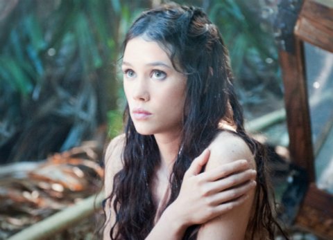 Astrid Berges-Frisbey  nackt