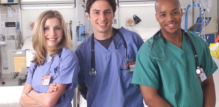 9 Jahre nach „Scrubs“: Das wurde aus den Stars der beliebten Krankenhaus-Sitcom