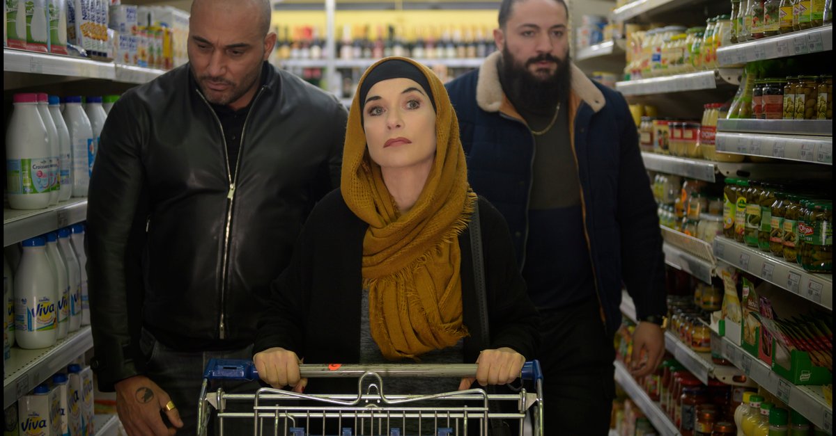 Eine Frau Ist Eine Frau Trailer
