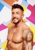 Kehrt Mischa 2020 zu „Love Island“ zurück? Andeutung bei „Aftersun“