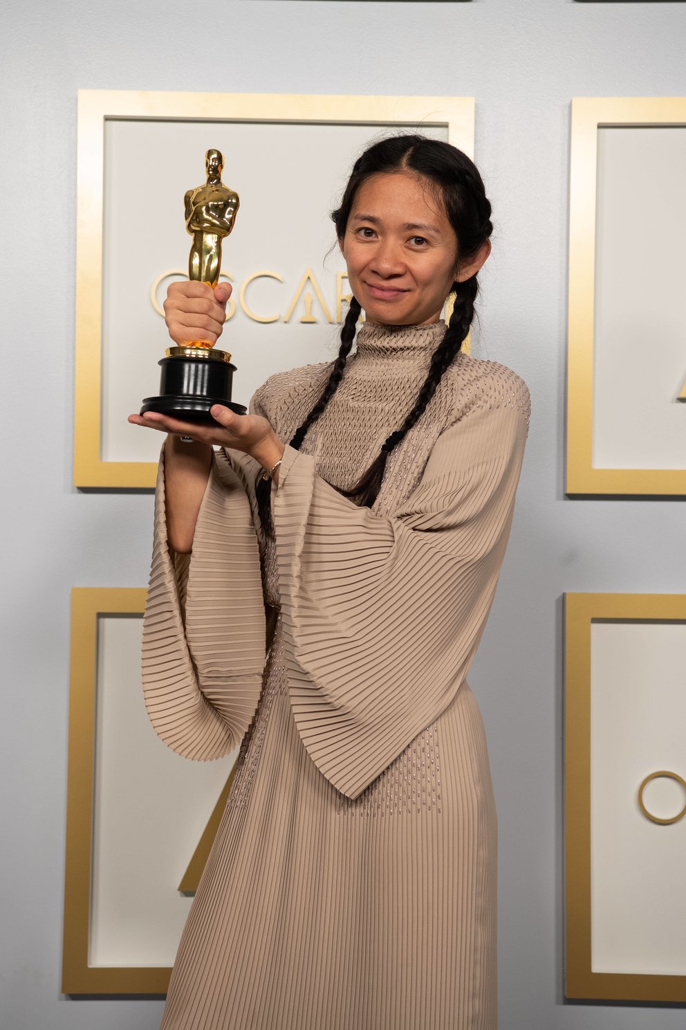 Chloé Zhao bei den 93. Oscars.