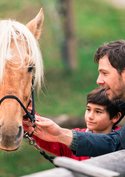 Reiterhof Wildenstein: Der Junge und das Pferd