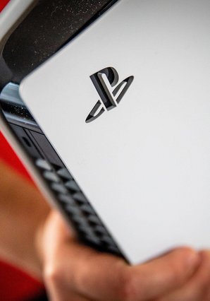 PS5 kaufen: Schnappt euch die Digital-Edition mit 2. Controller und unschlagbarem o2-Tarif