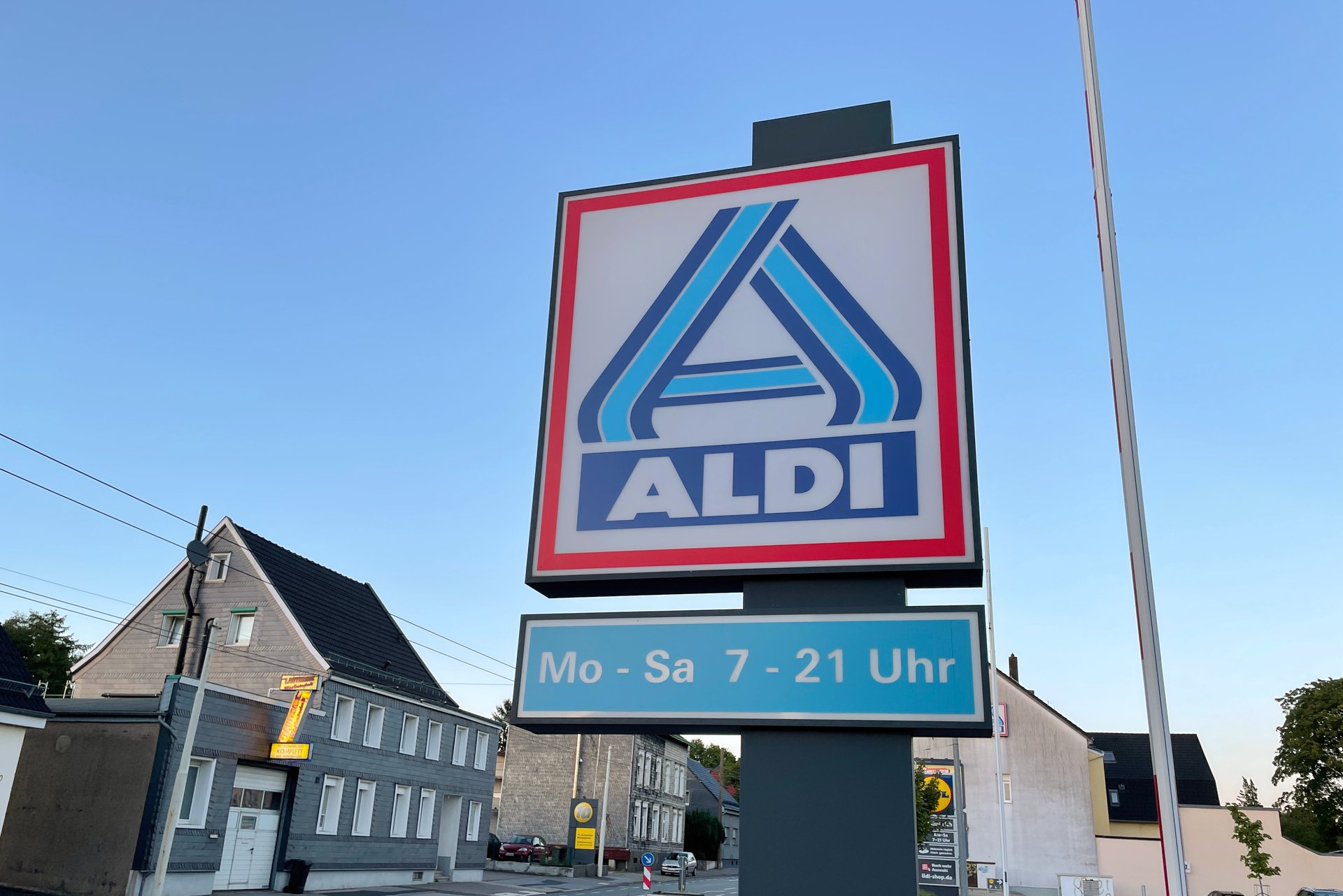 Für Harry-Potter-Fans: Aldi verkauft bald einen Zauberstab, der Magie zu euch nach Hause holt aldi nord filiale q giga