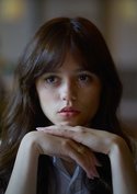 Neuer Film mit „Wednesday“-Star Jenna Ortega: Im Trailer will sie Martin Freeman den Kopf verdrehen