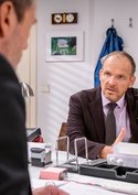 „Sturm der Liebe“: Markus schmiedet weiter Intrigen gegen den Fürstenhof – mit Erfolg?