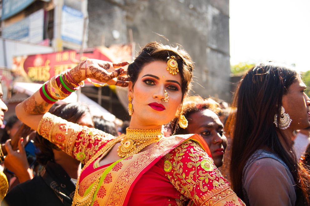 Eine Hijra bei einer Prozession Maharashtra, Indien