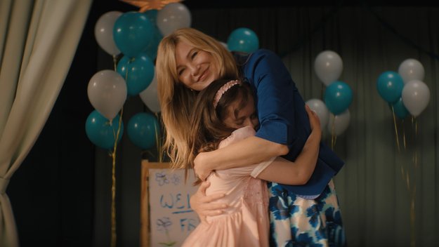 „Good American Family“: Finale und alle Folgen von Ellen Pompeos neuer Serie auf Disney+ verfügbar