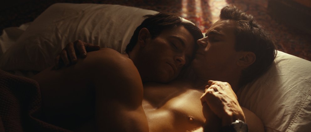 Jonathan Bailey als Tim Laughlin und Matt Bomer als Hawkins Fuller in FELLOW TRAVELERS