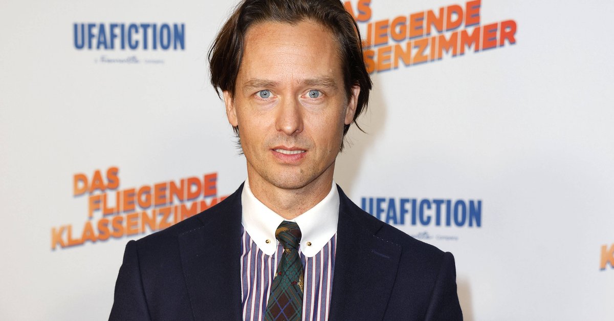 Tom Schilling: So sah der Schauspieler aus „Der Pfau“ früher aus