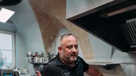 „Mein Tiefpunkt“: Für Matthias Diether wird Mälzers „Kitchen Impossible“-Aufgabe plötzlich zum Härtetest